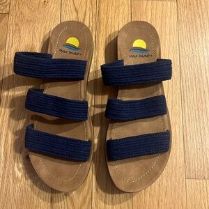 Maui Island size 7 navy strap sandles